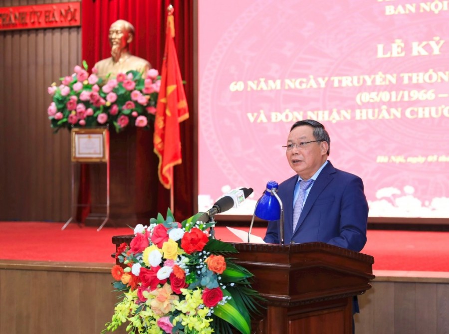 Phó Bí thư Thường trực Thành ủy Hà Nội Nguyễn Văn Phong phát biểu tại lễ kỷ niệm. Ảnh: Thái Thành