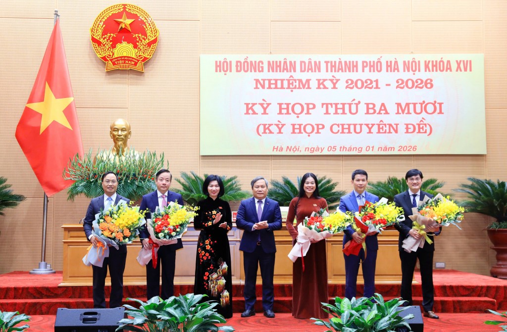 Bầu bổ sung 3 Ủy viên UBND TP Hà Nội nhiệm kỳ 2021-2026