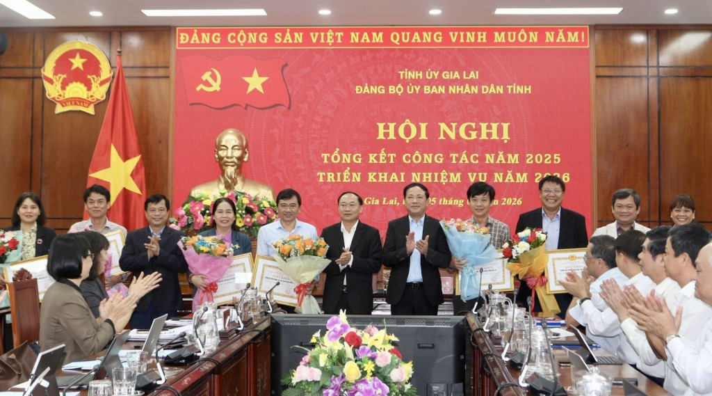 Bí thư Tỉnh ủy Gia Lai Thái Đại Ngọc tin tưởng với sự quyết tâm, đoàn kết, nhất trí, đồng lòng, Đảng bộ UBND tỉnh sẽ lãnh đạo, chỉ đạo hoàn thành tốt mọi nhiệm vụ được giao trong năm 2026 Bí thư Tỉnh ủy Gia Lai Thái Đại Ngọc tin tưởng với sự quyết tâm, đoàn kết, nhất trí, đồng lòng, Đảng bộ UBND tỉnh sẽ lãnh đạo, chỉ đạo hoàn thành tốt mọi nhiệm vụ được giao trong năm 2026