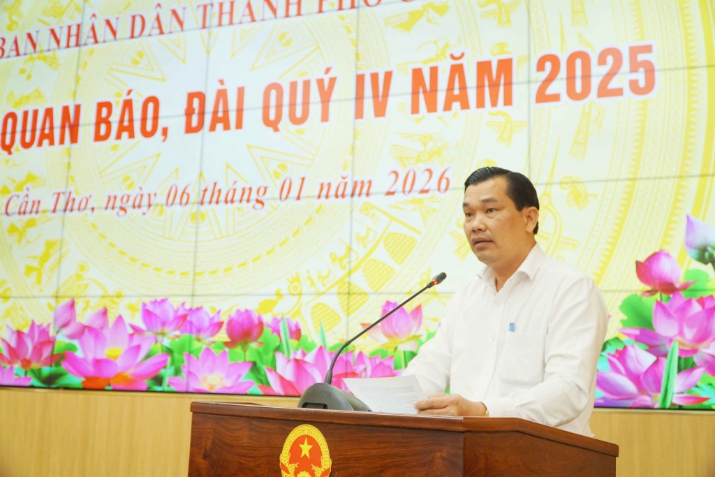 Đồng chí Lê Minh Tuấn, Phó Giám đốc Sở Văn hóa, Thể thao và Du lịch TP Cần Thơ phát biểu tại họp báo Đồng chí Lê Minh Tuấn, Phó Giám đốc Sở Văn hóa, Thể thao và Du lịch TP Cần Thơ phát biểu tại họp báo