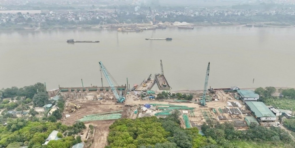 Khai thông mặt bằng, tăng tốc triển khai các công trình vượt sông Hồng Khai thông mặt bằng, tăng tốc triển khai các công trình vượt sông Hồng