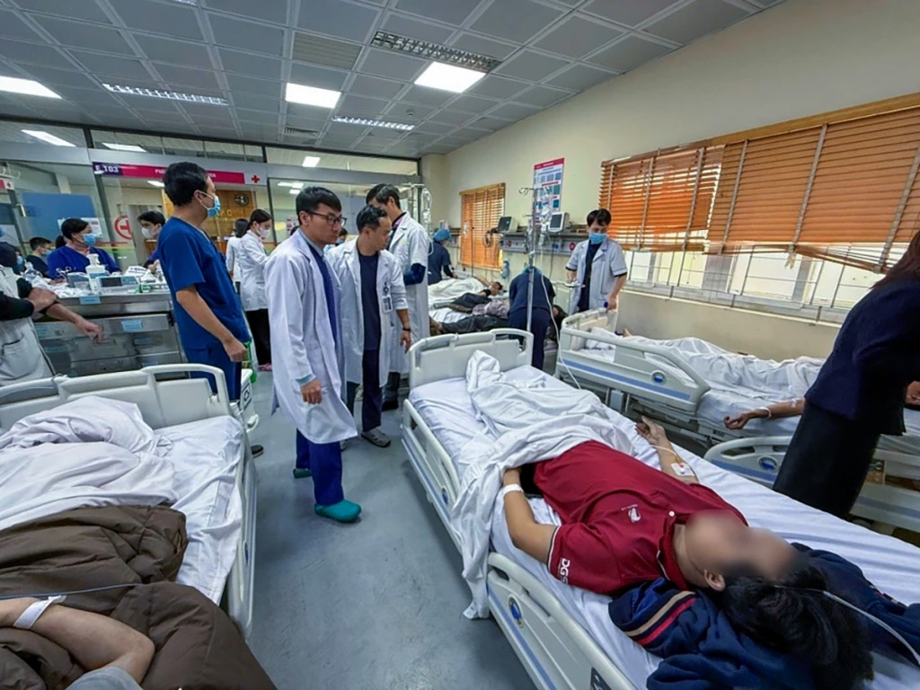 Tích cực cứu chữa nạn nhân bị ngạt khói trong vụ cháy nhà dân tại phường Nghĩa Đô