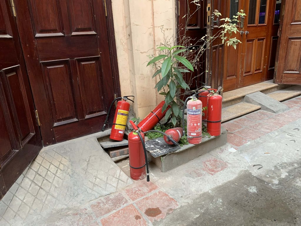 Người dân ở ngõ 82 phố Trần Cung đã sử dụng bình chữa cháy tại chỗ để dập lửa, cứu nạn nhiều người