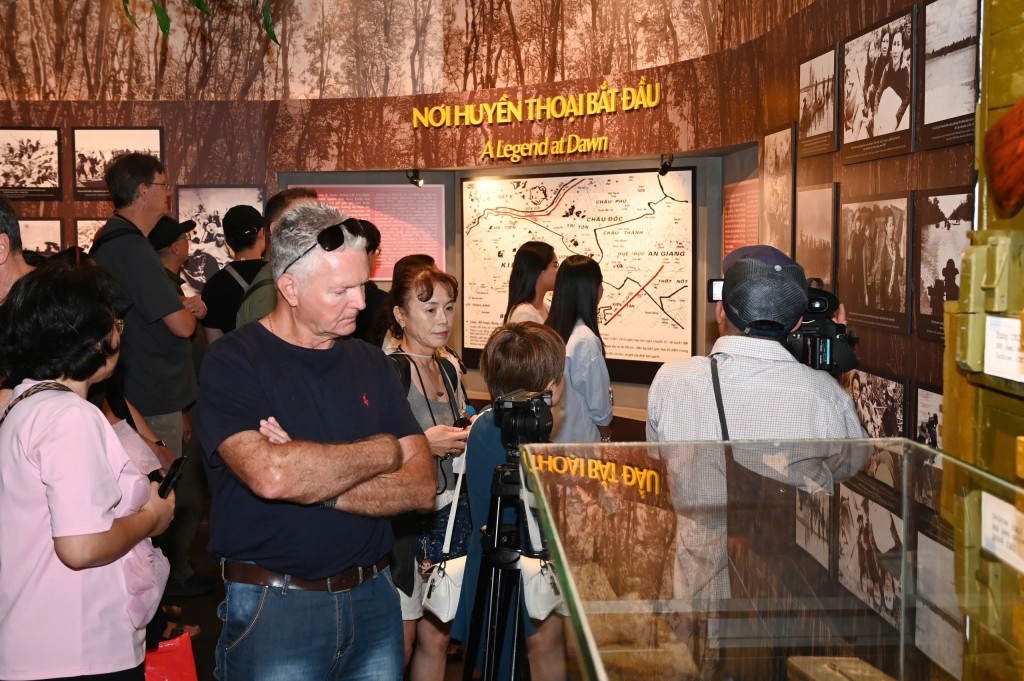 Thời thanh xuân trên tuyến đường 1C huyền thoại Thời thanh xuân trên tuyến đường 1C huyền thoại