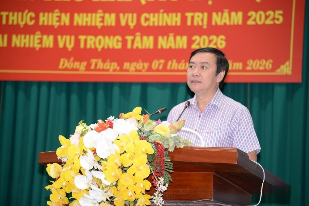 Giám đốc Sở Nông nghiệp và Môi trường tỉnh Đồng Tháp Lê Hà Luân phát biểu tại hội nghị. Giám đốc Sở Nông nghiệp và Môi trường tỉnh Đồng Tháp Lê Hà Luân phát biểu tại hội nghị.