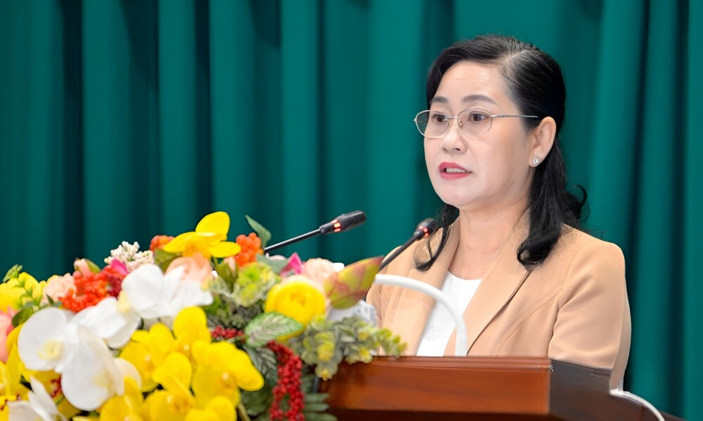 Đồng chí Châu Thị Mỹ Phương báo cáo tóm tắt tình hình thực hiện nhiệm vụ chính trị năm 2025 và nhiệm vụ trọng tâm năm 2026. Đồng chí Châu Thị Mỹ Phương báo cáo tóm tắt tình hình thực hiện nhiệm vụ chính trị năm 2025 và nhiệm vụ trọng tâm năm 2026.