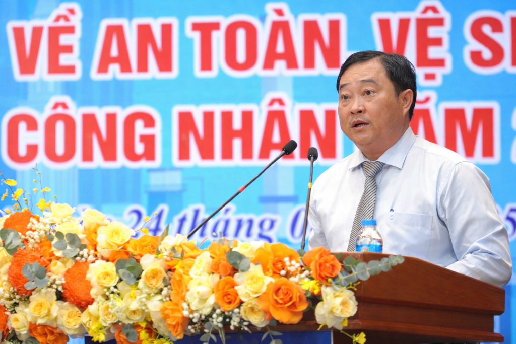 Ông Nguyễn Hữu Định - Giám đốc Sở Nội vụ phát biểu tại Lễ phát động  Tháng hành động về an toàn, vệ sinh lao động và Tháng công nhân năm 2025