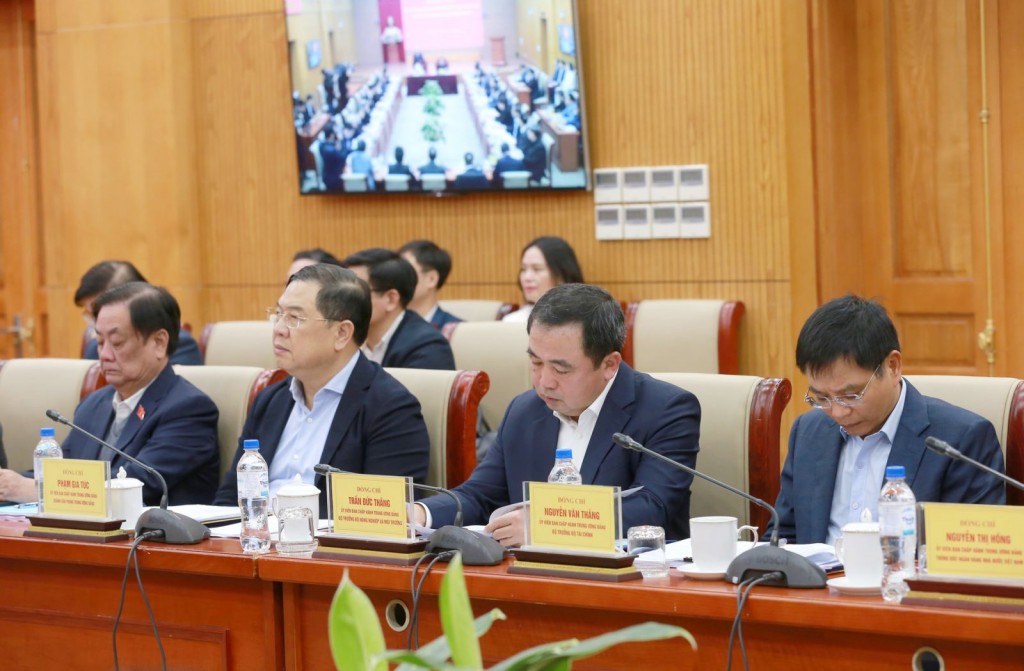 Tổng Bí thư: Xây dựng Nghị quyết phải có tầm nhìn xa, bảo đảm tính khả thi và tính hành động cao Tổng Bí thư: Xây dựng Nghị quyết phải có tầm nhìn xa, bảo đảm tính khả thi và tính hành động cao