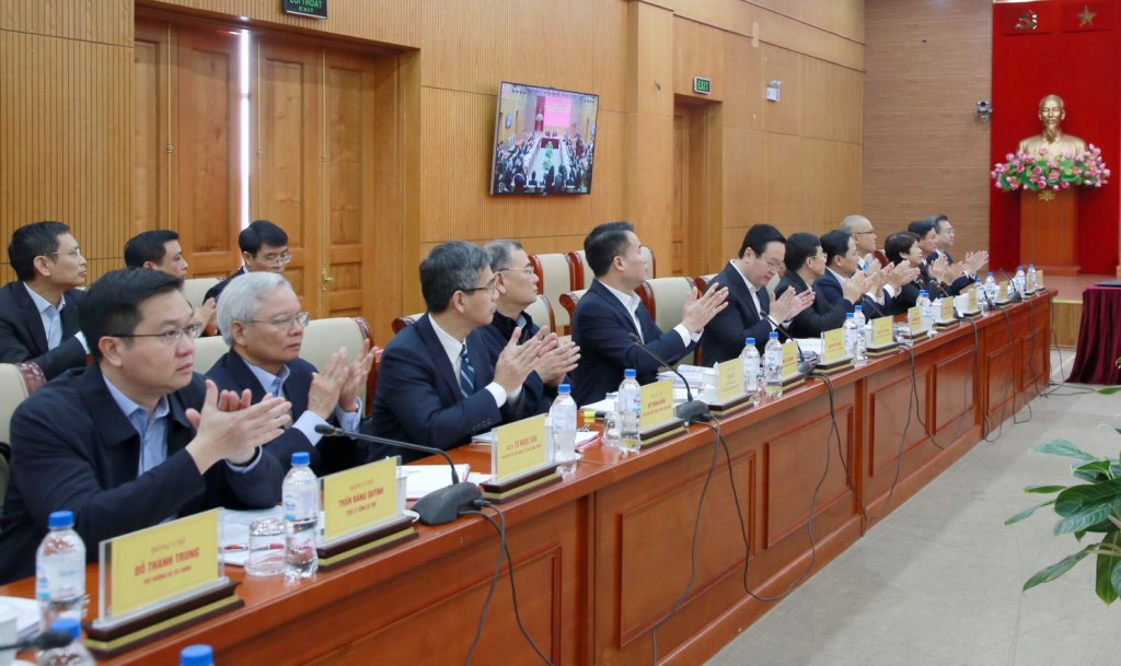 Tổng Bí thư: Xây dựng Nghị quyết phải có tầm nhìn xa, bảo đảm tính khả thi và tính hành động cao Tổng Bí thư: Xây dựng Nghị quyết phải có tầm nhìn xa, bảo đảm tính khả thi và tính hành động cao