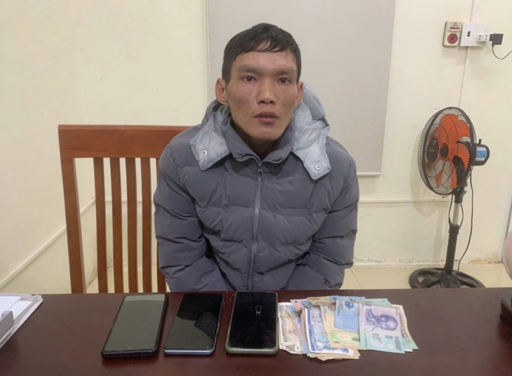 Đối tượng Hồ Công Nghị và tang vật thu giữ