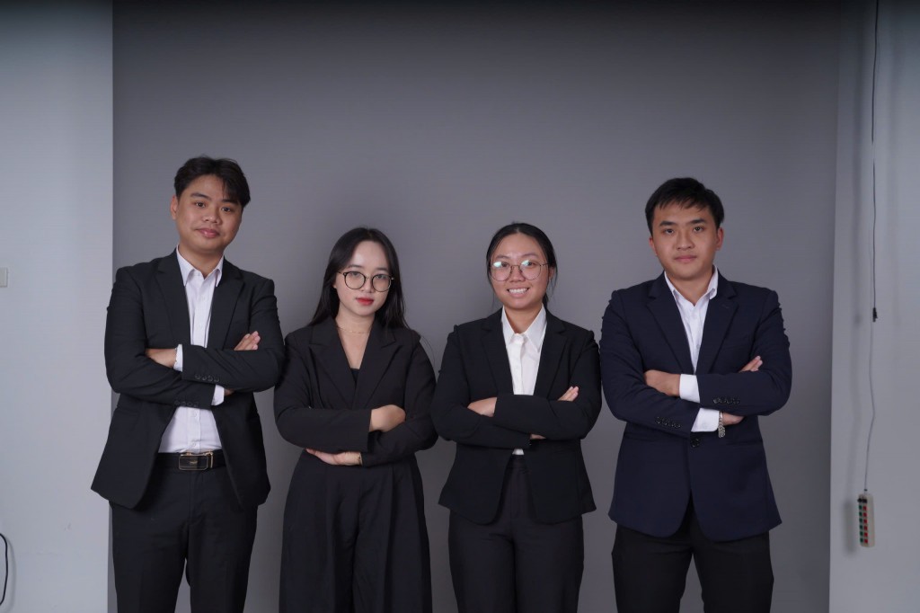 Nhóm bạn trẻ thực hiện dự án “Vật liệu xây dựng đa năng từ phế thải nông nghiệp và công nghiệp” Nhóm bạn trẻ thực hiện dự án “Vật liệu xây dựng đa năng từ phế thải nông nghiệp và công nghiệp”