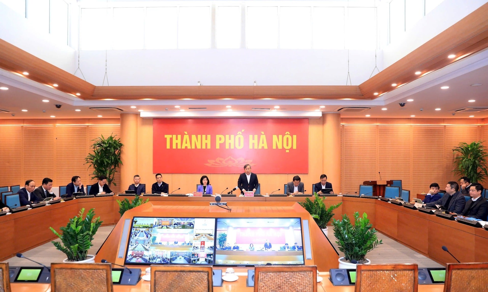 Chủ tịch UBND thành phố Vũ Đại Thắng phát biểu tại điểm cầu Hà Nội. Ảnh: Đình Hiệp