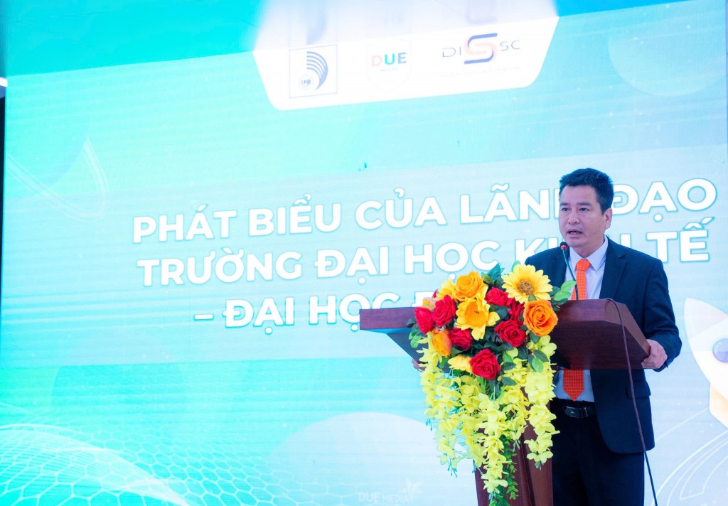 PGS. TS. Đoàn Ngọc Phi Anh, Phó Hiệu trưởng trường Đại học Kinh tế - Đại học Đà Nẵng phát biểu khai mạc PGS. TS. Đoàn Ngọc Phi Anh, Phó Hiệu trưởng trường Đại học Kinh tế - Đại học Đà Nẵng phát biểu khai mạc