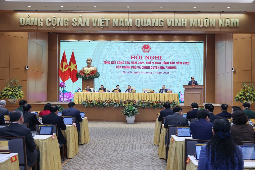 Thủ tướng nêu rõ, để thực hiện được mục tiêu tăng trưởng 2 con số từ năm 2026 trở đi, cần tập trung chuyển đổi cơ cấu kinh tế, xác lập mô hình tăng trưởng mới dựa trên khoa học công nghệ, đổi mới sáng tạo, chuyển đổi số - Ảnh: VGP/Nhật Bắc