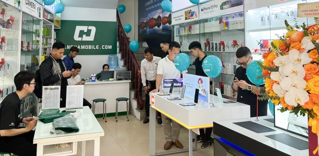 Hệ thống cửa hàng của Hoàng Hà Mobile đã có hơn 120 cửa hàng trên cả nước, trở thành điểm đến quen thuộc của đông đảo người tiêu dùng. Ảnh: Hoàng Hà Hệ thống cửa hàng của Hoàng Hà Mobile đã có hơn 120 cửa hàng trên cả nước, trở thành điểm đến quen thuộc của đông đảo người tiêu dùng. Ảnh: Hoàng Hà