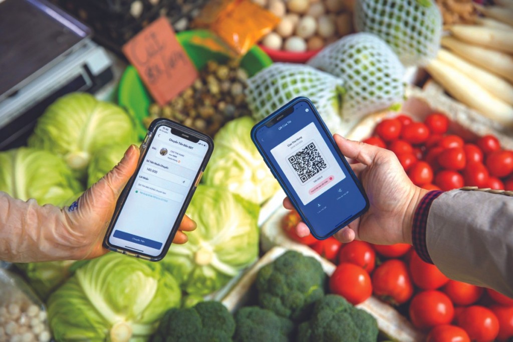 Hà Nội: Chợ truyền thống đã quen với không dùng tiền mặt Hà Nội: Chợ truyền thống đã quen với không dùng tiền mặt