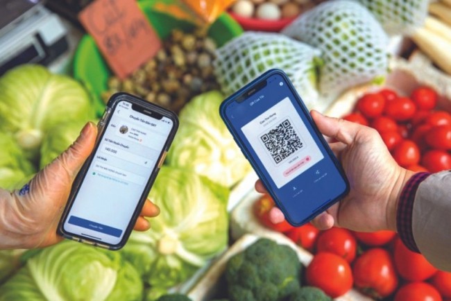 Hà Nội: Chợ truyền thống đã quen với không dùng tiền mặt