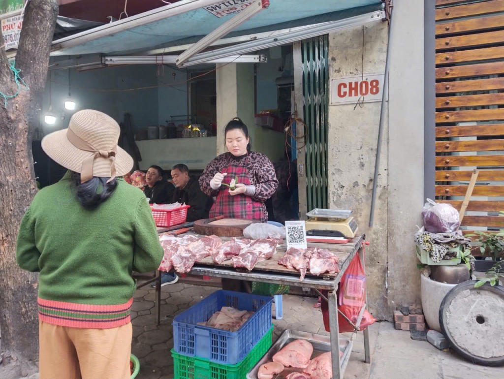 Hà Nội: Chợ truyền thống đã quen với không dùng tiền mặt Hà Nội: Chợ truyền thống đã quen với không dùng tiền mặt