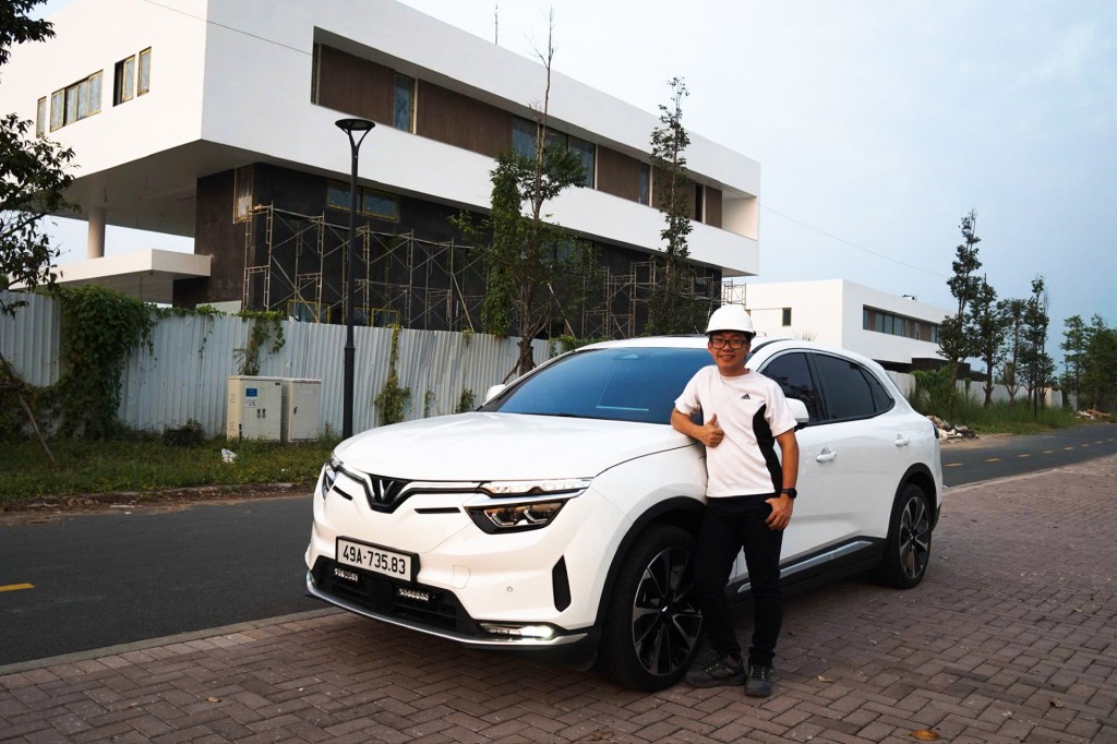 Anh Nguyễn Phương Hoàng Dũng hài lòng khi sở hữu VF 8