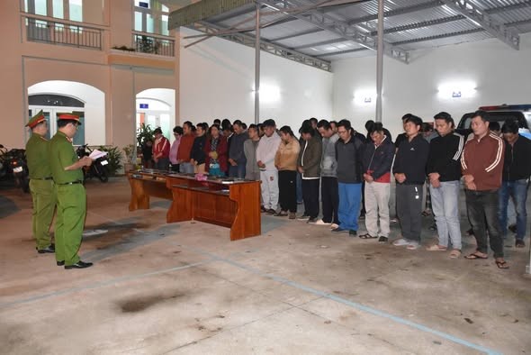 Công an thực hiện lệnh khởi tố đối với các đối tượng liên quan