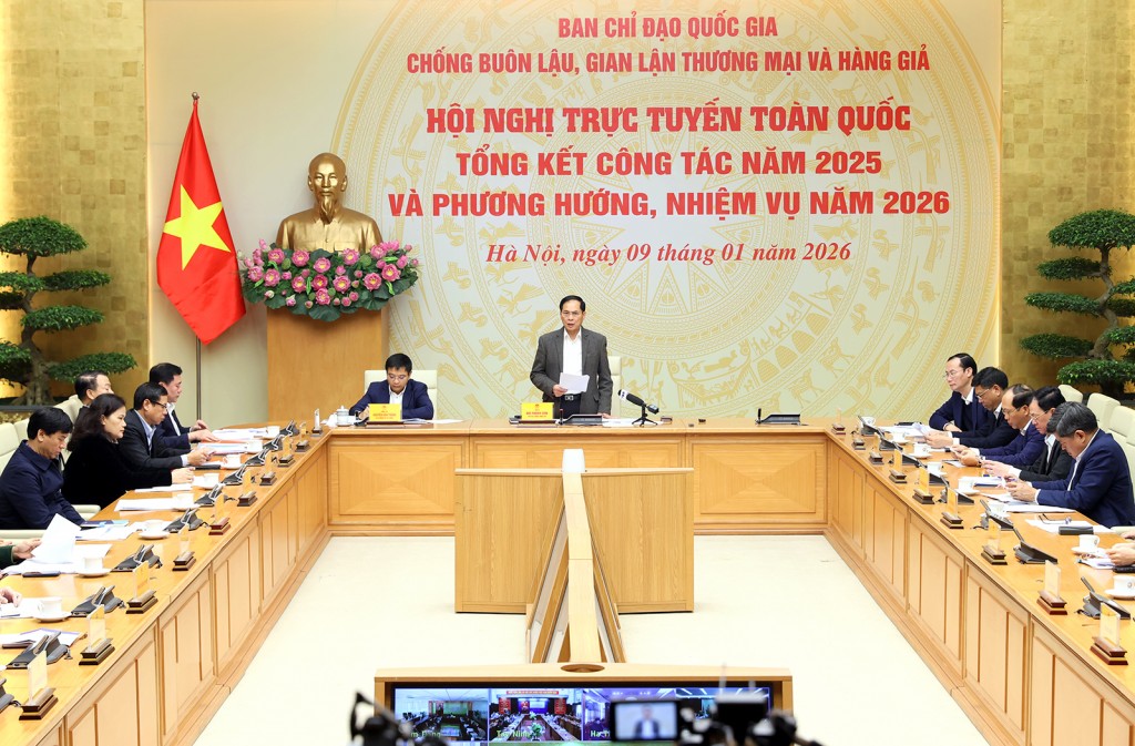 Phó Thủ tướng yêu cầu phải xử lý nghiêm cán bộ, công chức có hành vi thiếu trách nhiệm trong lãnh đạo, chỉ đạo, quản lý, tiếp tay, bao che vi phạm - Ảnh: VGP/Hải Minh