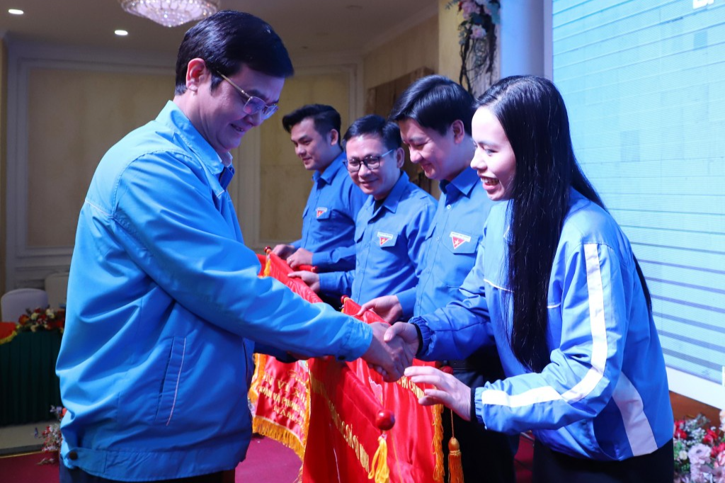 Đổi mới mạnh mẽ phương thức hoạt động của Đoàn