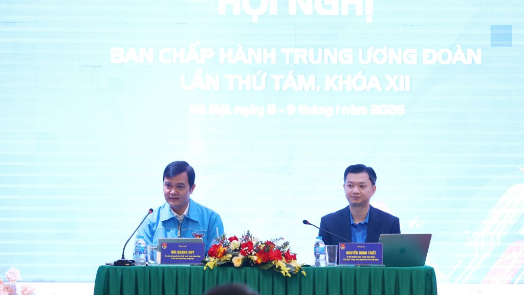 Các đồng chí chủ trì hội nghị