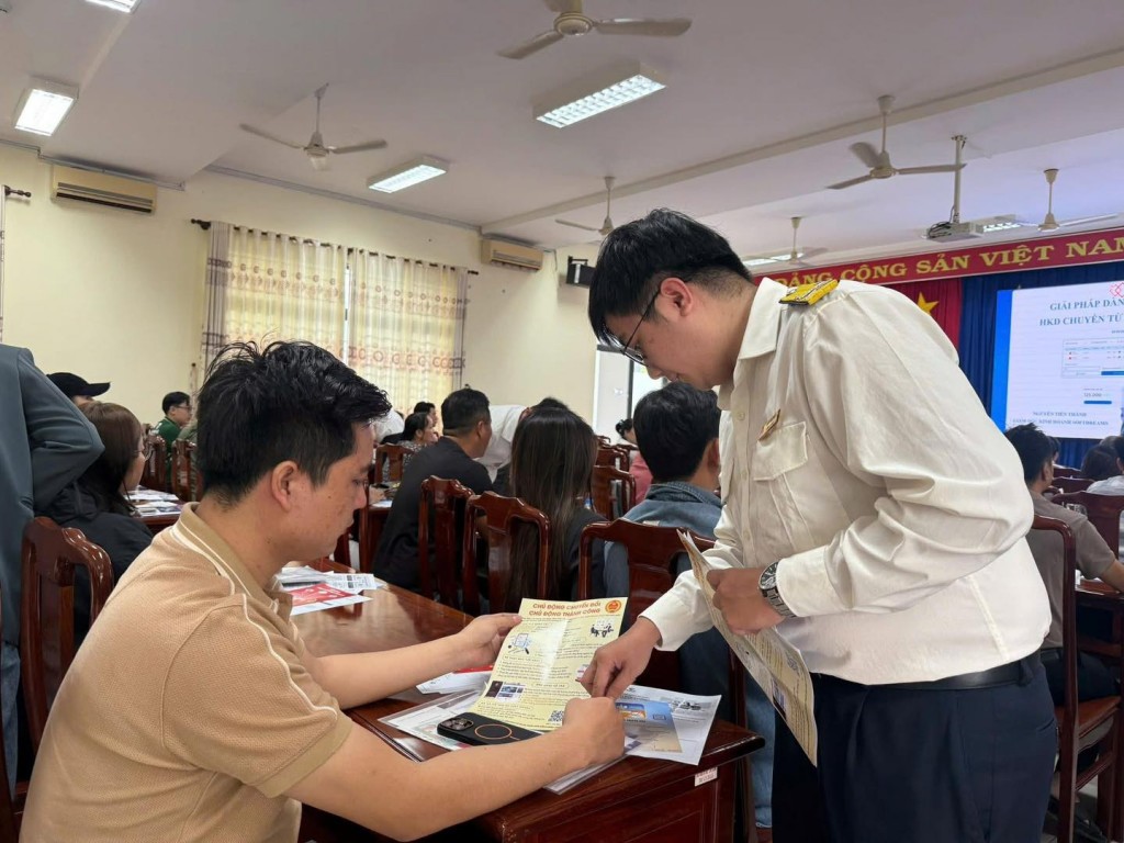 Thuế cơ sở 27 Thành phố Hồ Chí Minh, tích cực hỗ trợ Hộ kinh doanh trong chuỗi hoạt động triển khai “Kế hoạch chuyển đổi mô hình từ thuế khoán sang kê khai đối với Hộ kinh doanh”