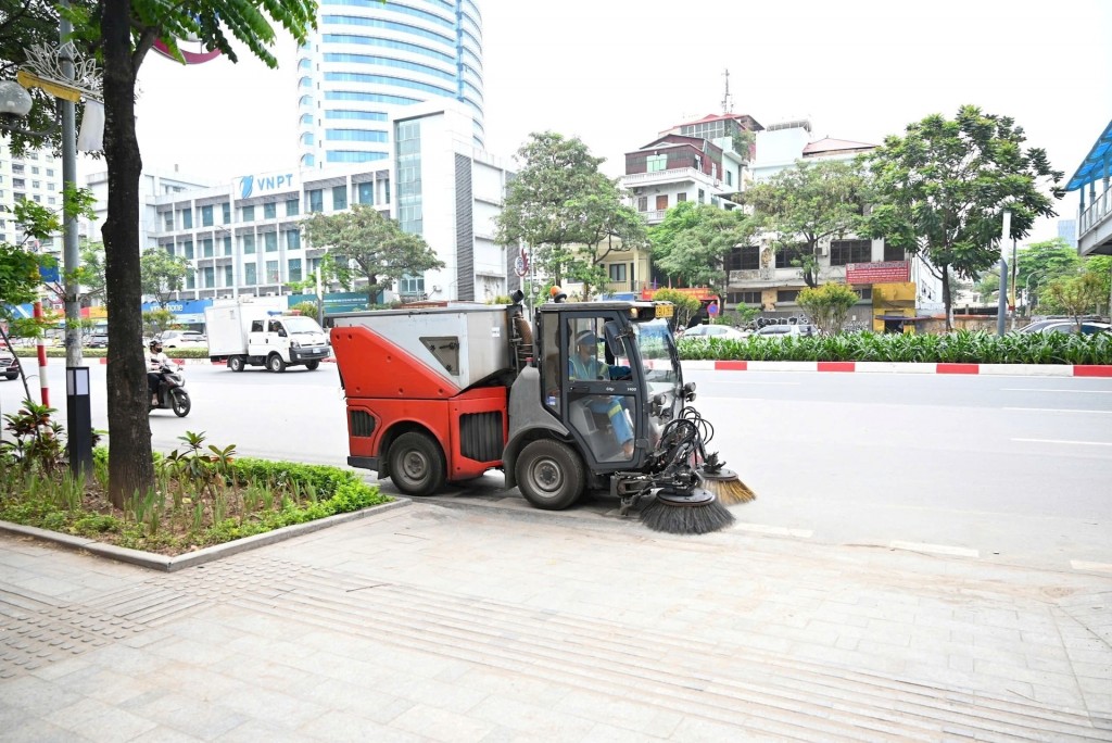 Bảo đảm vệ sinh môi trường, mỹ quan đô thị phụ vụ Đại hội Đảng và Tết Nguyên đán