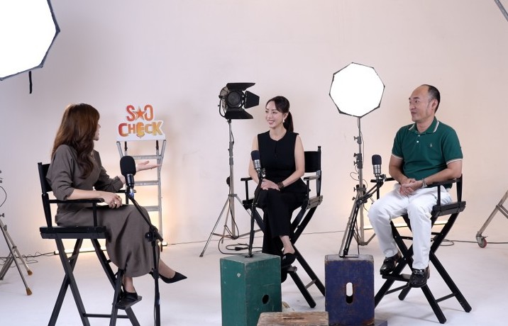 "Sao check" - những góc nhìn gần gũi, mới mẻ về các nghệ sĩ