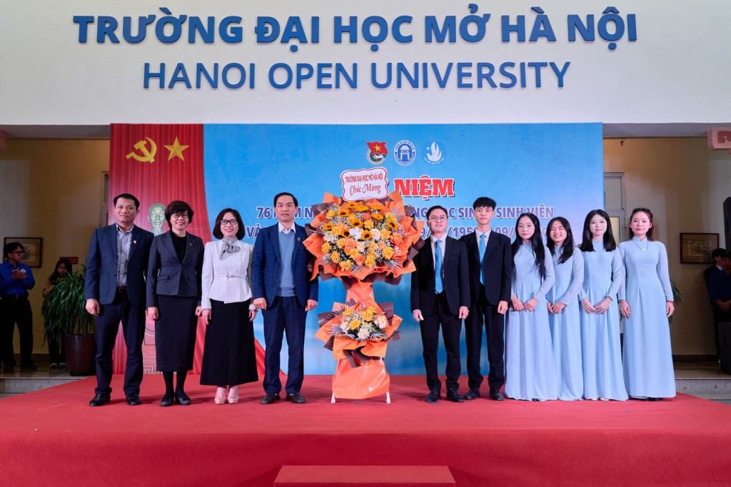 Khơi dậy khát vọng cống hiến của sinh viên trường Mở Khơi dậy khát vọng cống hiến của sinh viên trường Mở