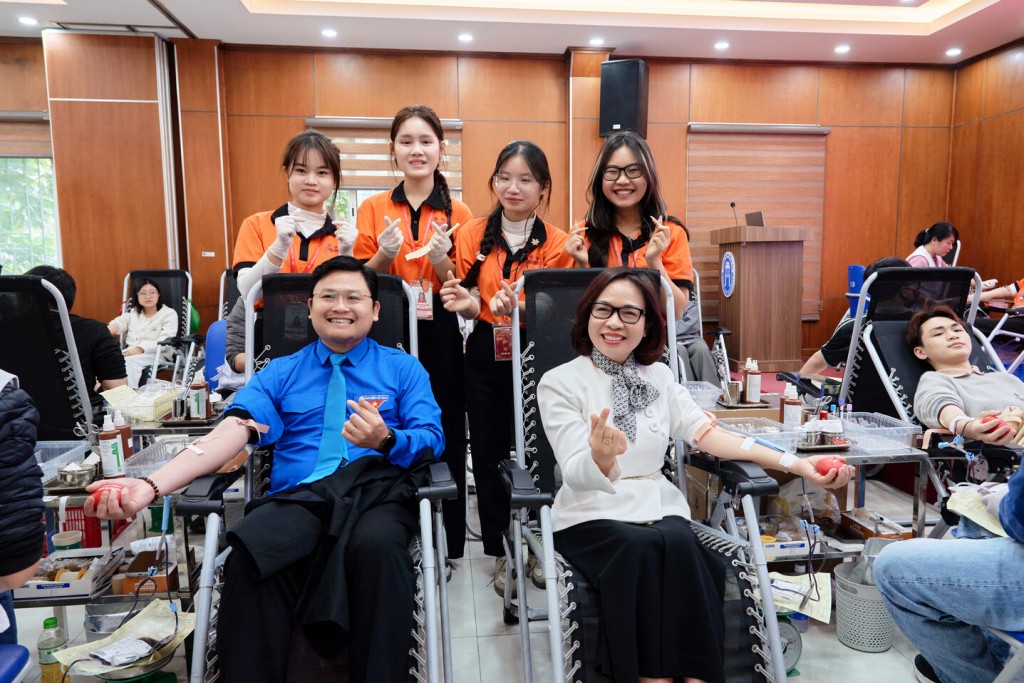 Khơi dậy khát vọng cống hiến của sinh viên trường Mở Khơi dậy khát vọng cống hiến của sinh viên trường Mở