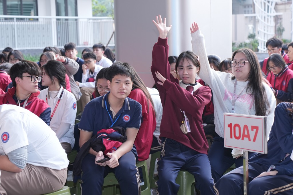 Phần mini game khiến các bạn trẻ hào hứng qua từng câu hỏi