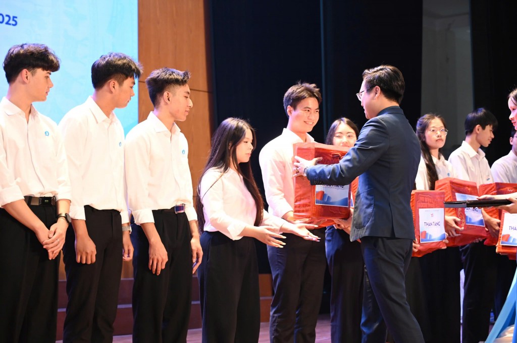 Thắp sáng truyền thống, tôn vinh khát vọng sinh viên Thủ đô