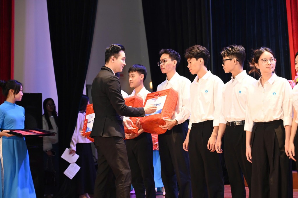 Thắp sáng truyền thống, tôn vinh khát vọng sinh viên Thủ đô