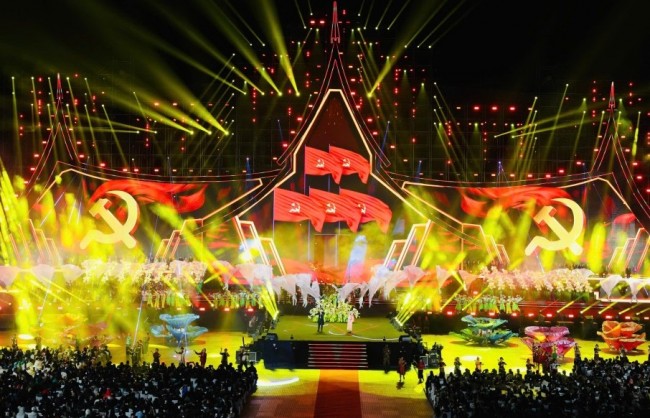 Viêng Chăn rực sáng đêm nghệ thuật "Việt - Lào: Bản trường ca hữu nghị"