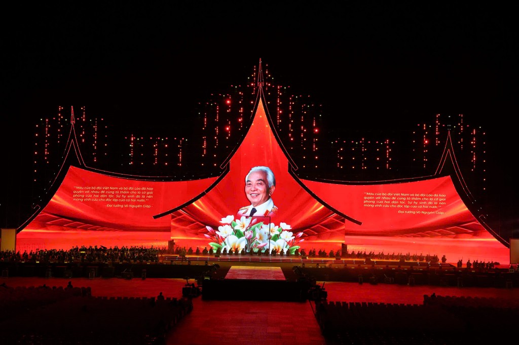 Viêng Chăn rực sáng đêm nghệ thuật 