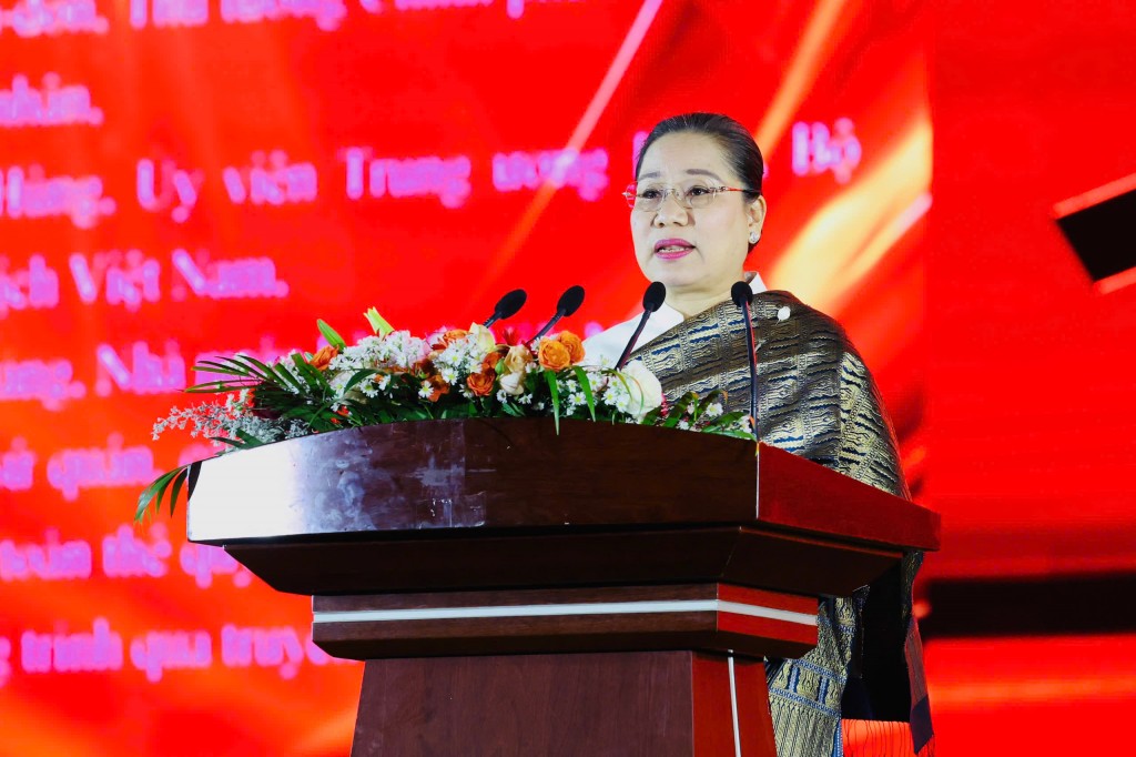 Bộ trưởng Bộ Văn hóa và Du lịch Lào Suansavanh Viyaketh phát biểu đáp từ