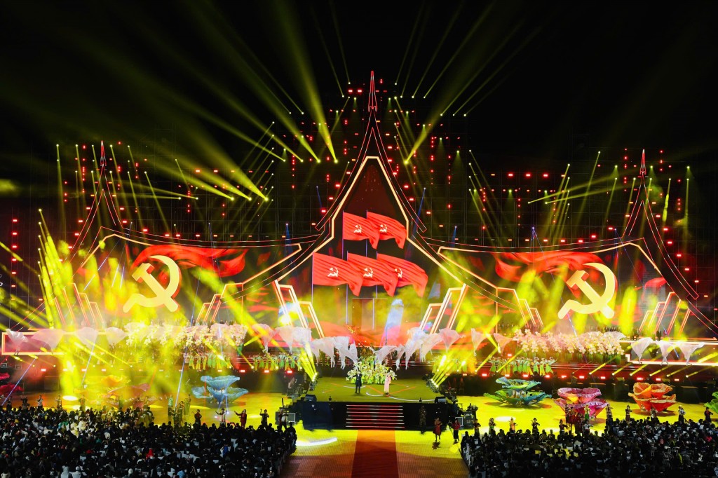 Viêng Chăn rực sáng đêm nghệ thuật 