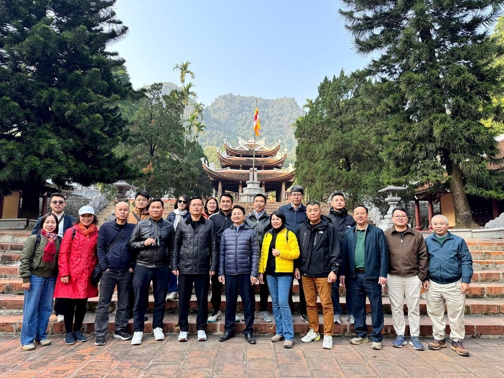 Lãnh đạo Sở Du lịch Hà Nội, lãnh đạo xã Hương Sơn, lãnh đạo CLB Lữ hành UNESCO Hà Nội, đại diện doanh nghiệp du lịch, cơ quan báo chí khảo sát khu Di tích quốc gia đặc biệt Chùa Hương