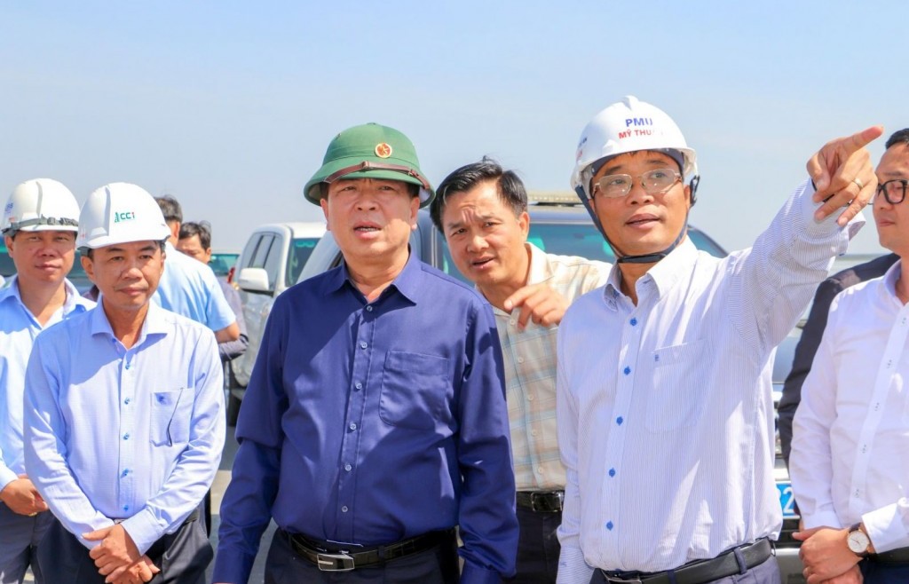 Đẩy nhanh tiến độ, bảo đảm chất lượng các dự án cao tốc