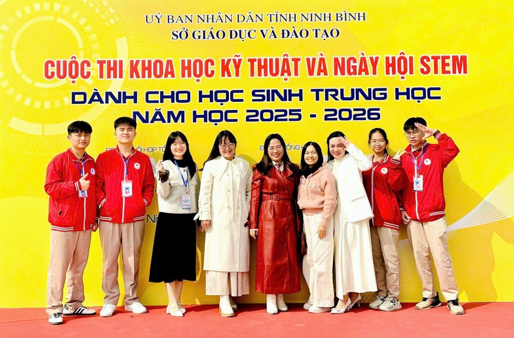 Trường THCS và THPT Nguyễn Tất Thành giành giải Ba toàn đoàn Cuộc thi KHKT và Ngày hội STEM
