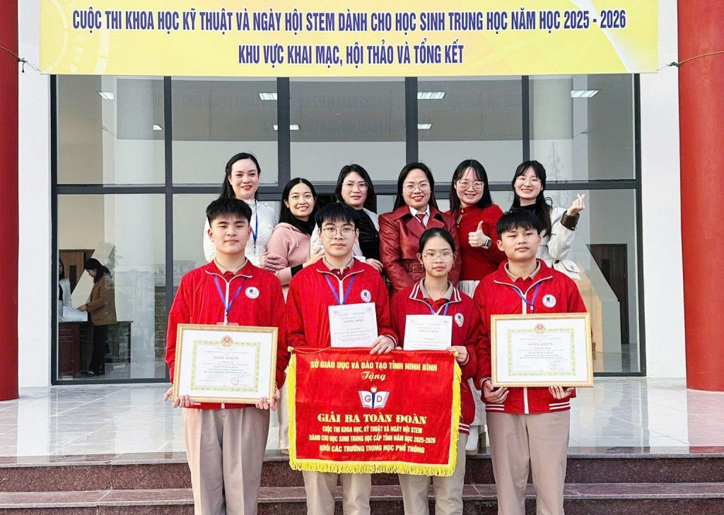 Trường THCS và THPT Nguyễn Tất Thành giành giải Ba toàn đoàn Cuộc thi KHKT và Ngày hội STEM