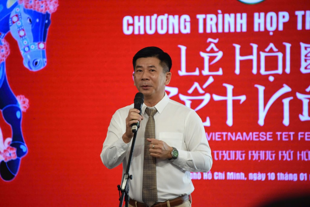 Ông Nguyễn Hồng Phúc – Giám đốc Nhà Văn hoá Thanh niên TP.HCM phát biểu. Ông Nguyễn Hồng Phúc – Giám đốc Nhà Văn hoá Thanh niên TP.HCM phát biểu.