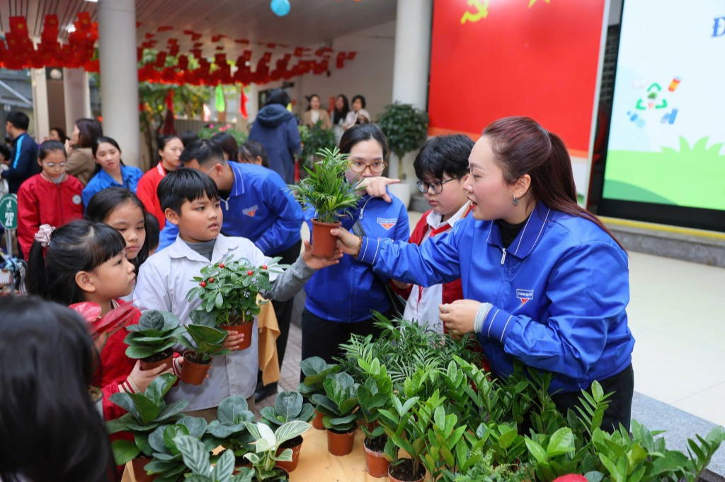 Gieo mầm sống xanh từ “Đổi giấy lấy cây”