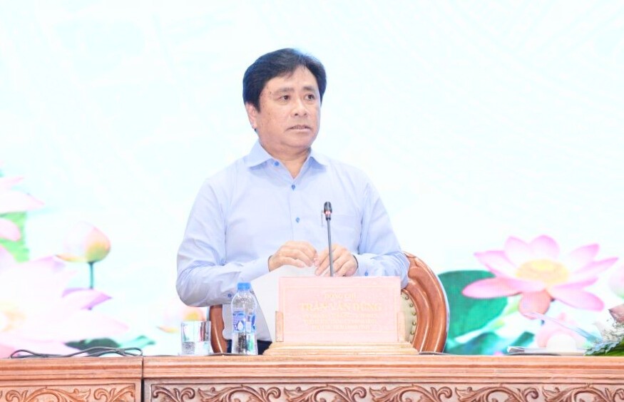 Phó Chủ tịch Thường trực UBND tỉnh Đồng Tháp Trần Văn Dũng phát biểu tại hội nghị.