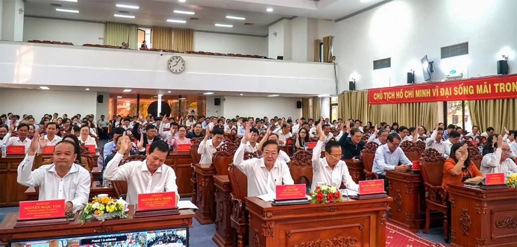 Ban Chấp hành Đảng bộ TP Cần Thơ biểu quyết thông qua Nghị quyết hội nghị. 