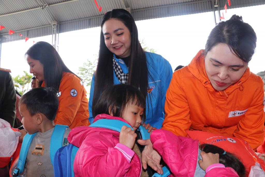 Hành trình nghĩa tình đến với đồng bào vùng cao Lào Cai