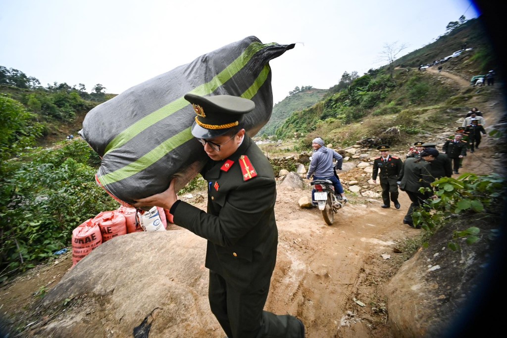 Hành trình nghĩa tình đến với đồng bào vùng cao Lào Cai
