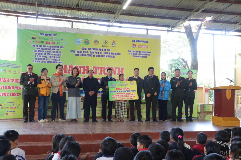 Hành trình nghĩa tình đến với đồng bào vùng cao Lào Cai